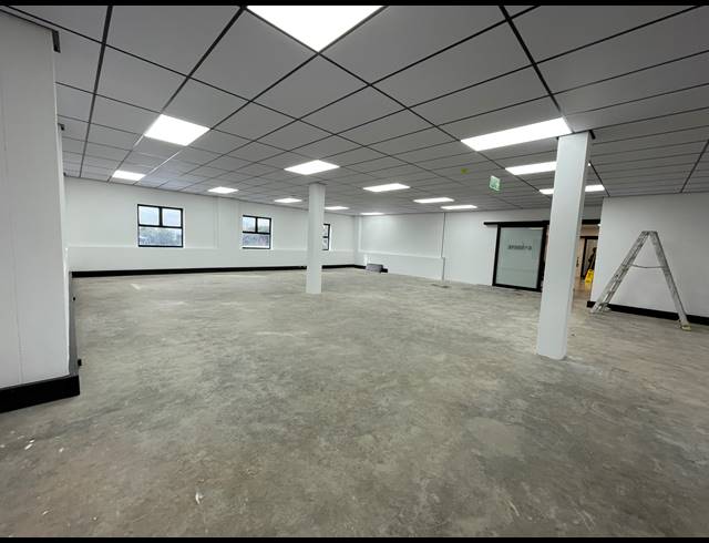 300M² OFFICE TO LET IN BRYANSTON